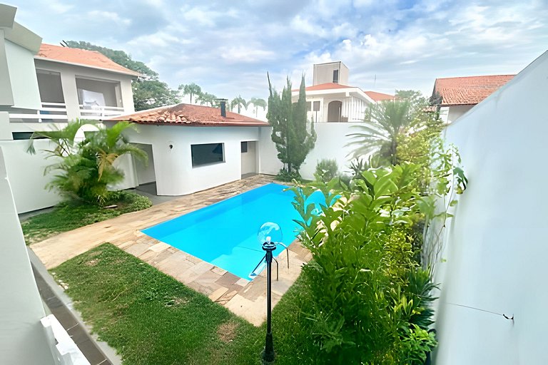 Casa com piscina • salão de jogos • 4min do Autódromo