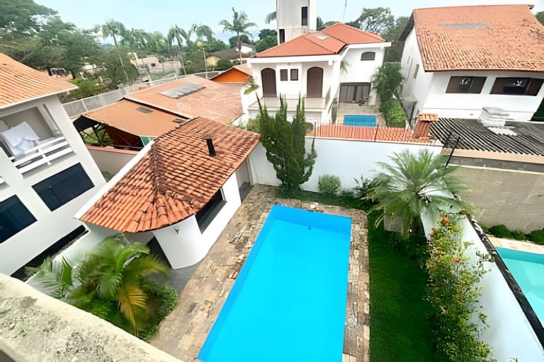 Casa com piscina • salão de jogos • 4min do Autódromo