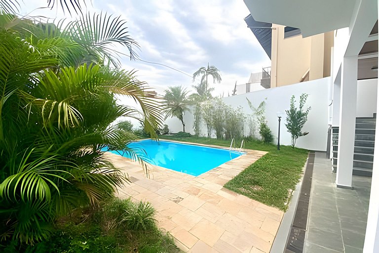 Casa com piscina • salão de jogos • 4min do Autódromo