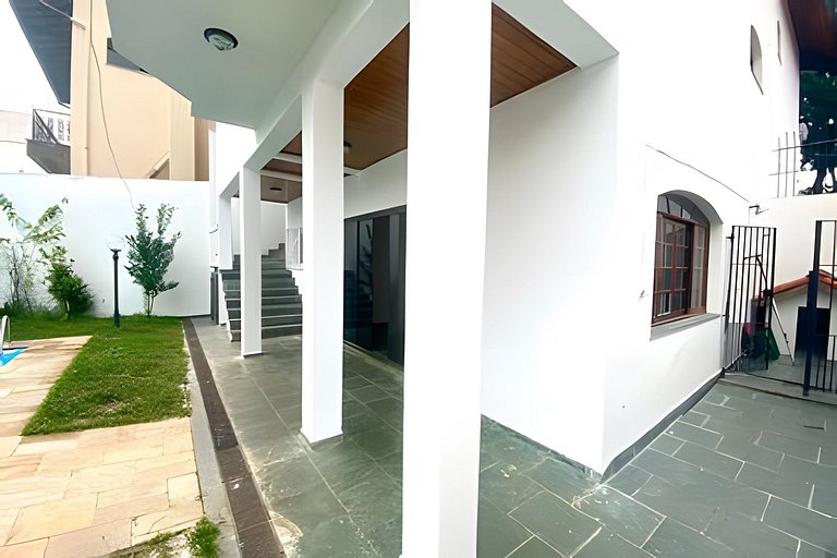 Casa com piscina • salão de jogos • 4min do Autódromo