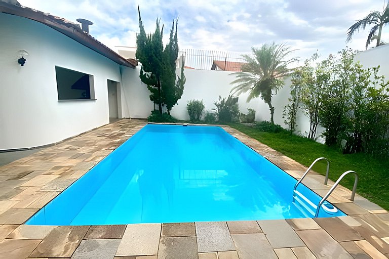 Casa com piscina • salão de jogos • 4min do Autódromo