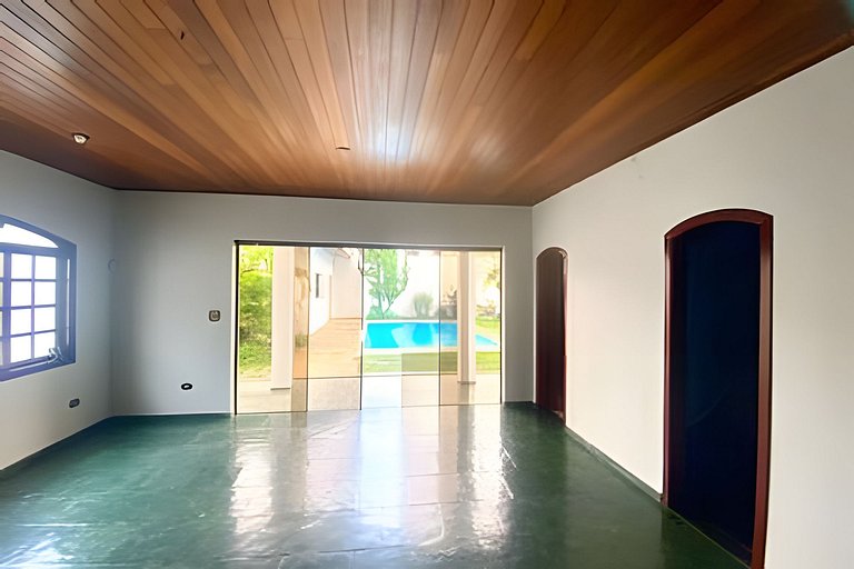 Casa com piscina • salão de jogos • 4min do Autódromo