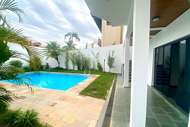 Casa com piscina • salão de jogos • 4min do Autódromo