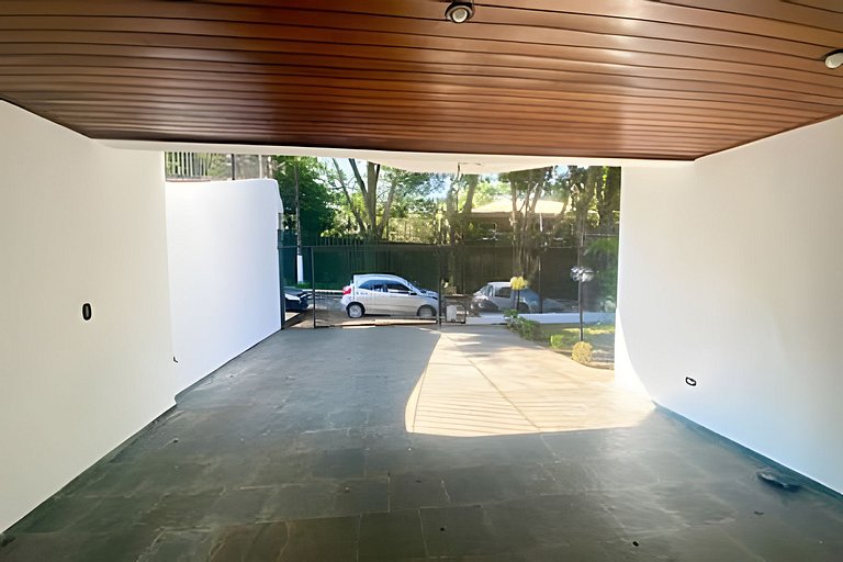 Casa com piscina • salão de jogos • 4min do Autódromo